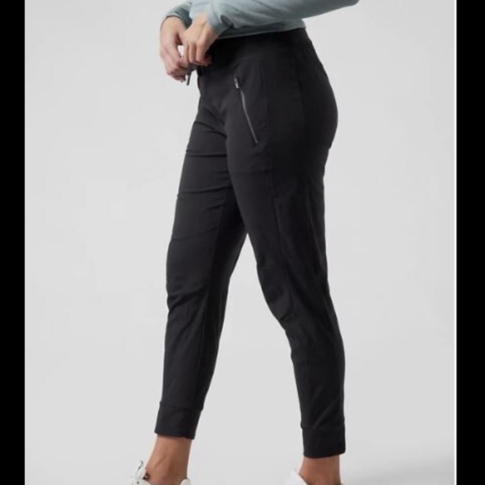 Athleta Trekkie joggers, size 6, black